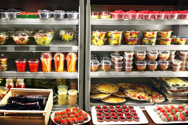 A qualidade do armazenamento é afetada pela umidade baixa ou alta na geladeira comercial