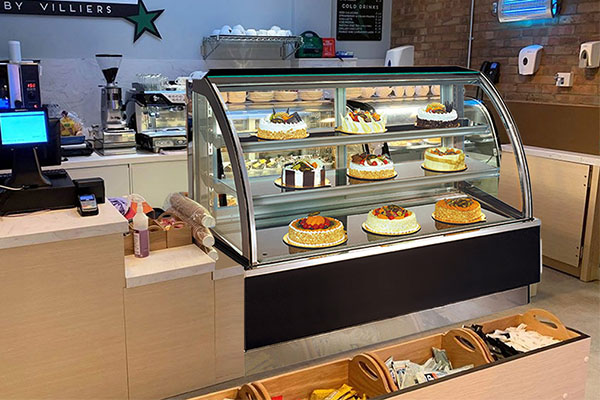 Výhody dortové chlazené vitríny pro vaši pekárnu