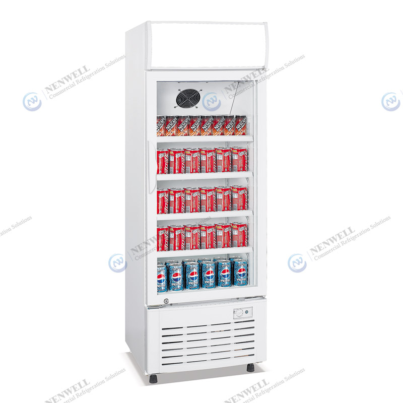Pokončni hladilnik z enojnimi steklenimi vrati za pijačo in hladilnim sistemom z ventilatorjem