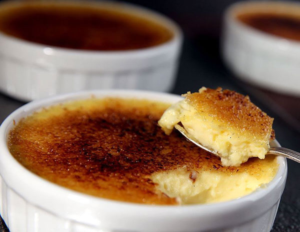 Top 10 Popular desserts from around the world no.10 : France Crème Brûlée